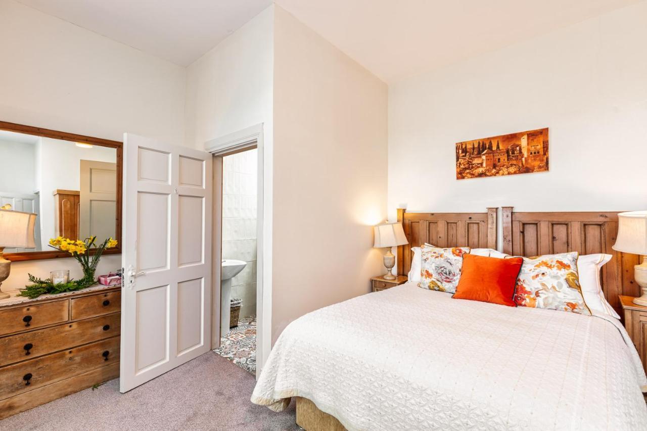 Granville House Apartments And Garden Suites バリーフェリター エクステリア 写真