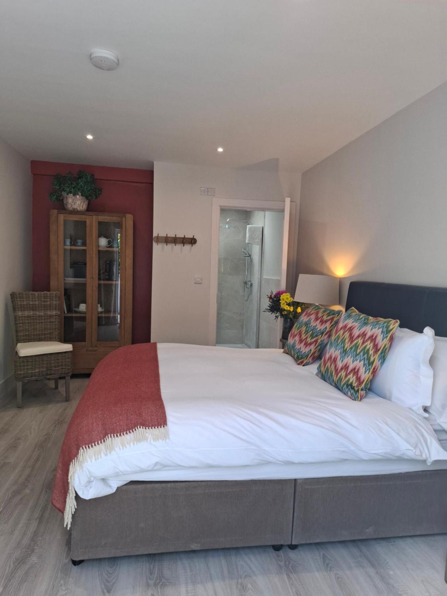 Granville House Apartments And Garden Suites バリーフェリター エクステリア 写真