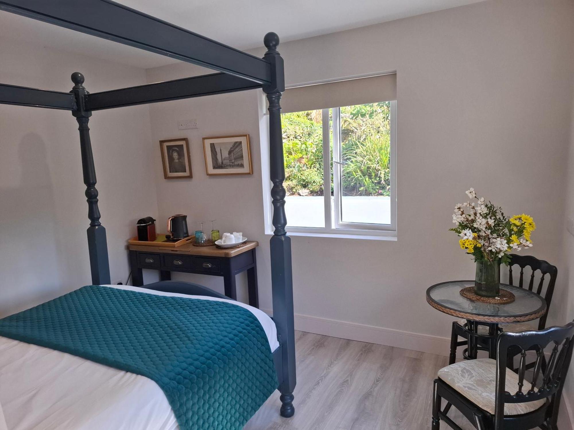 Granville House Apartments And Garden Suites バリーフェリター エクステリア 写真