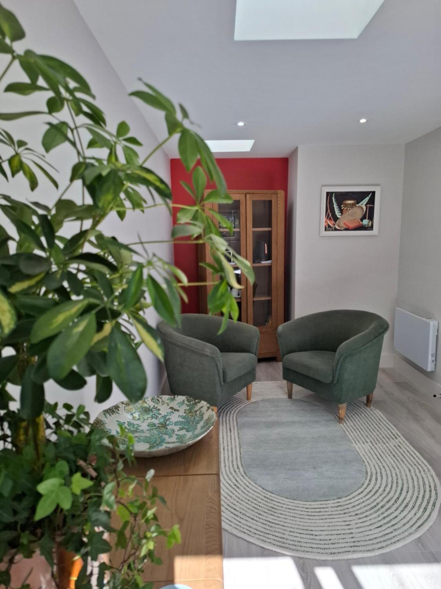 Granville House Apartments And Garden Suites バリーフェリター エクステリア 写真