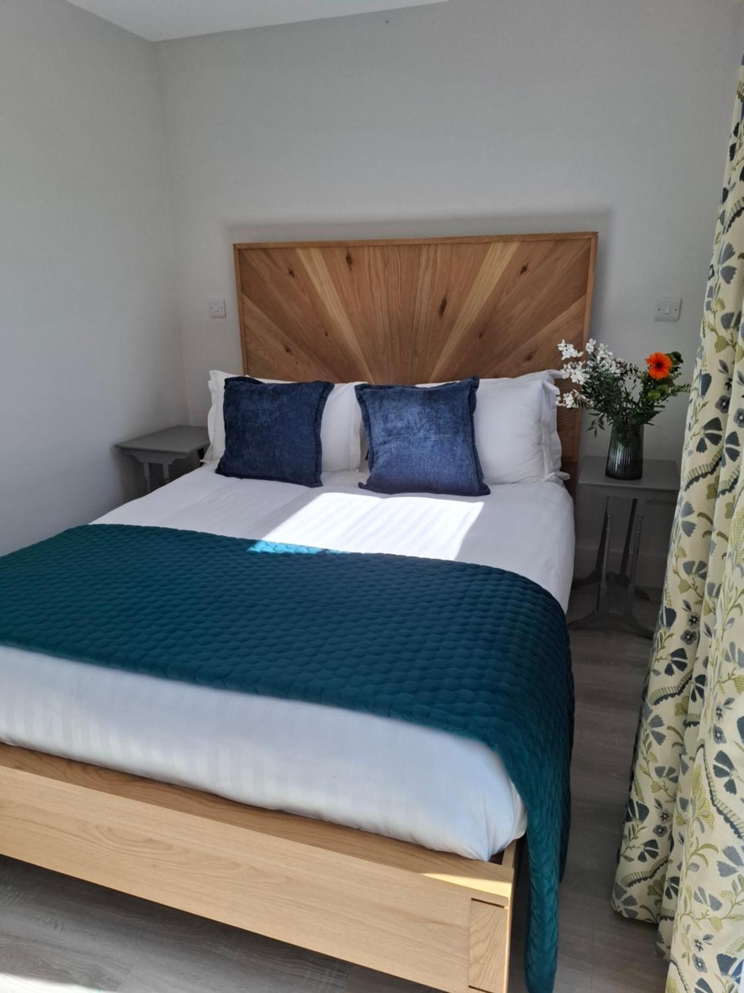 Granville House Apartments And Garden Suites バリーフェリター エクステリア 写真